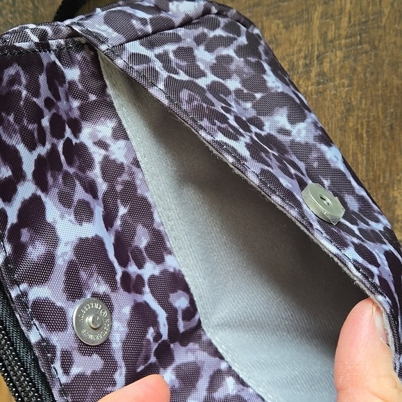 Baggallini Modern Everywhere Mini Bag - Picture 4 of 11